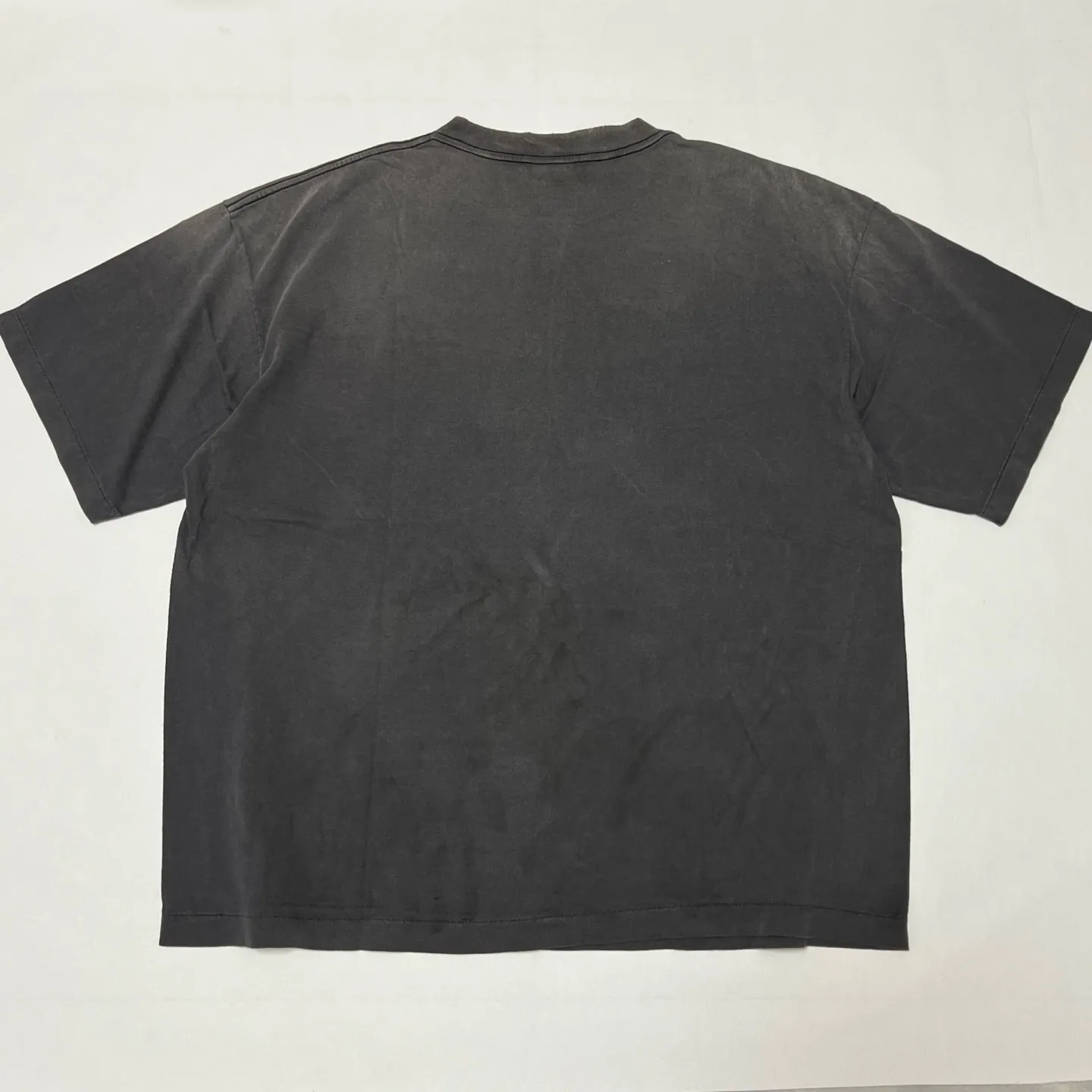SAINT Mxxxxxx DELICATE BULLSHIT SS TEE/BLK Star Neon Slogan Printed TEE Washed Black S-XL New Vintage Washed and Distressed Ceiling! Loyal to the original version. Main mark and wash mark are matched. Tube-woven fabric without side seams. Non-open width version. Authentic level printing restoration proofing. Top purchasing agent level.